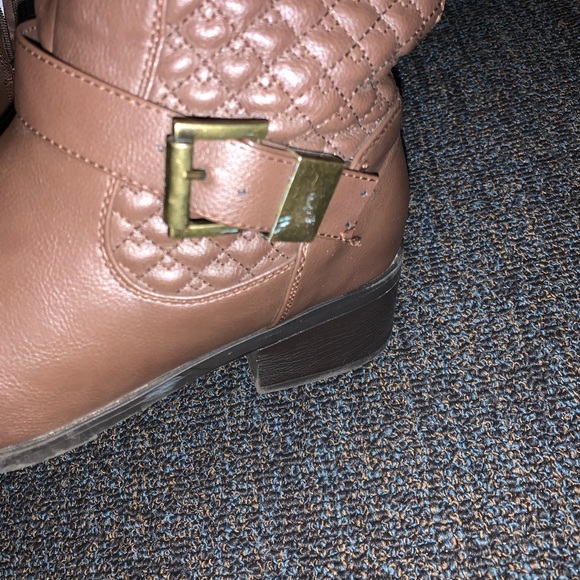 Ladies size 10 knee boots with buckle accent - Picture 9 of 9